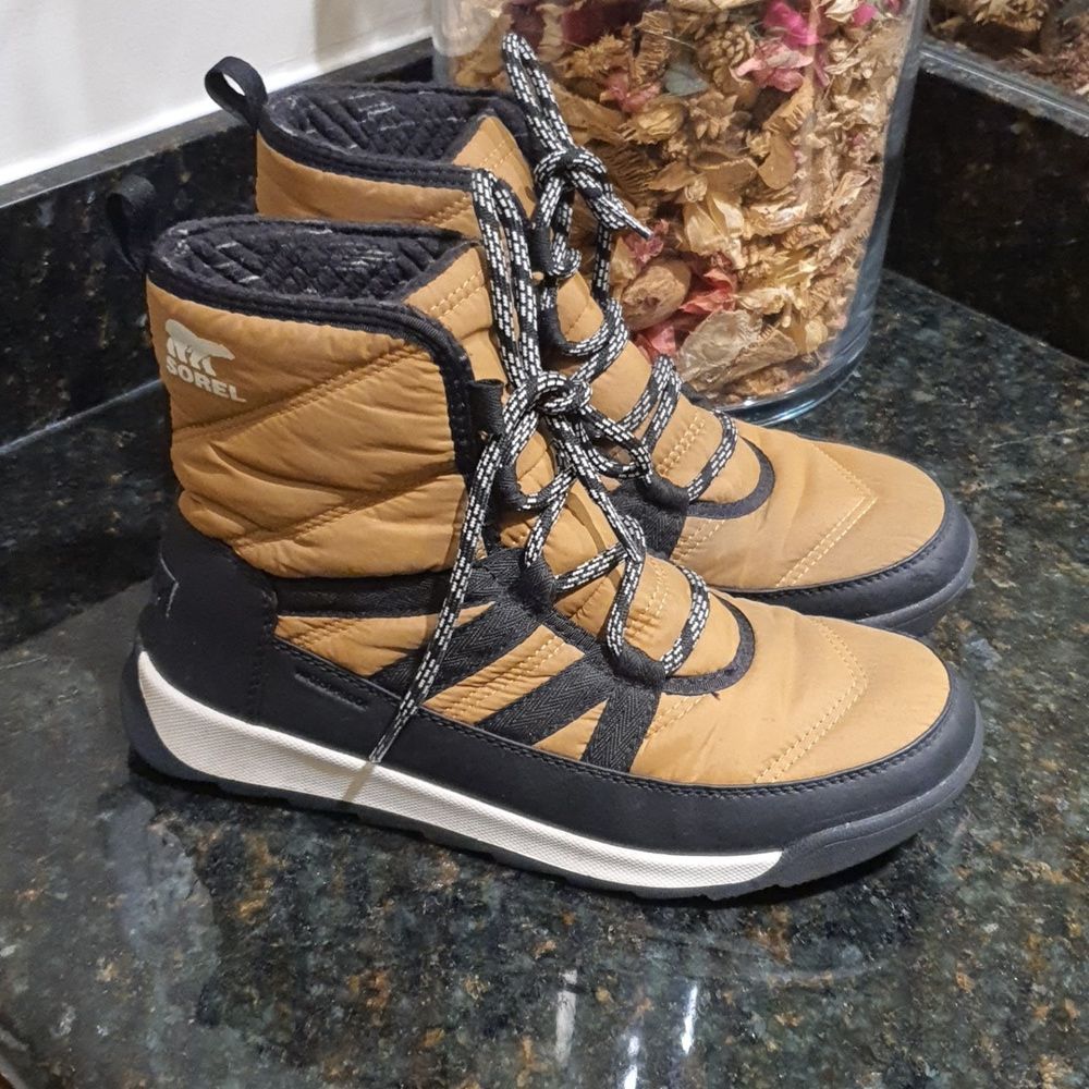 Sorel Womens Whitney II Short Lace Boot size 8